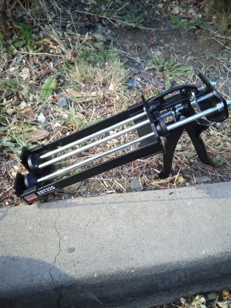 Epoxy Gun Simpson Almost Brand New.