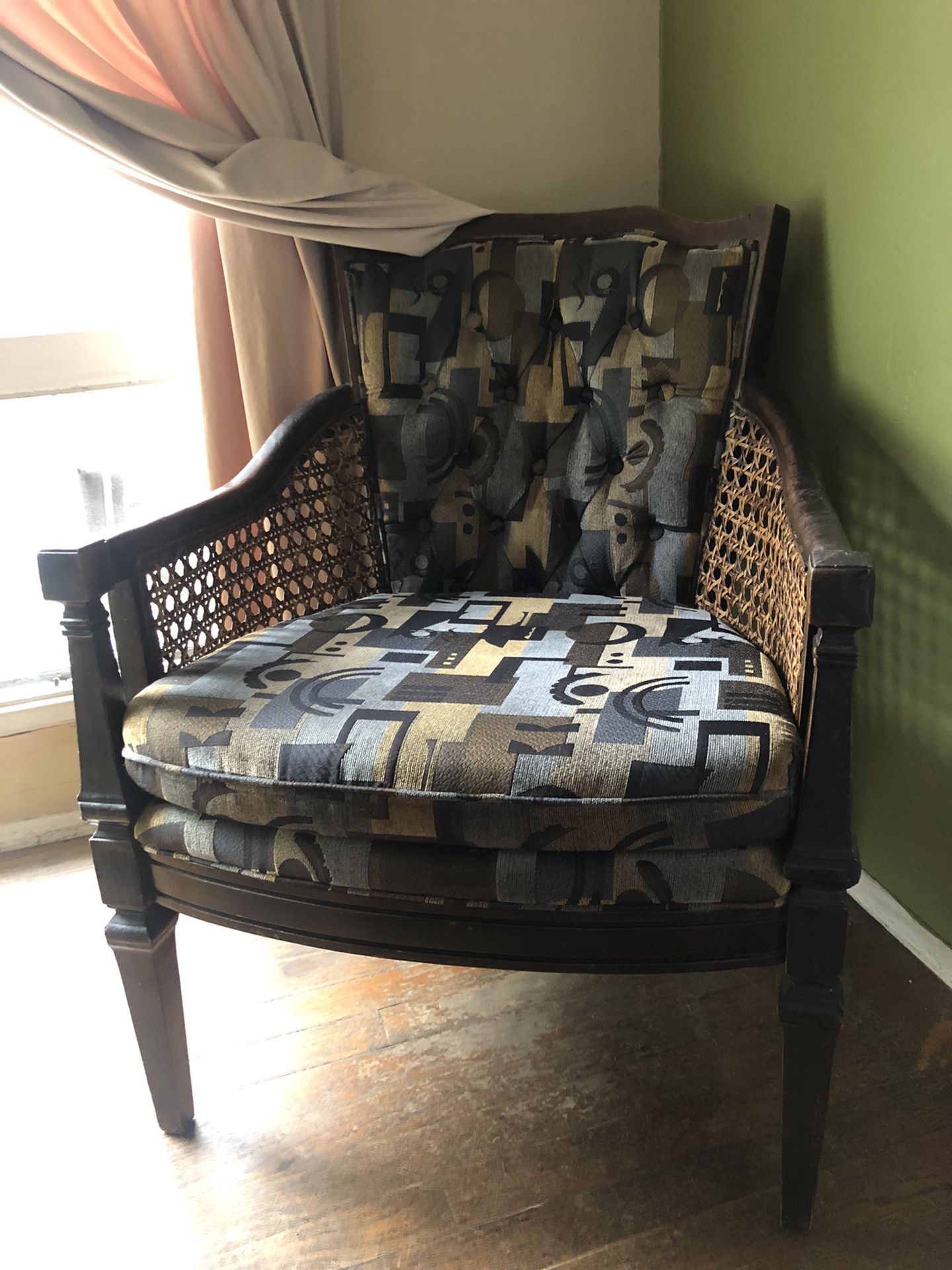 Vintage Button Room Chair 