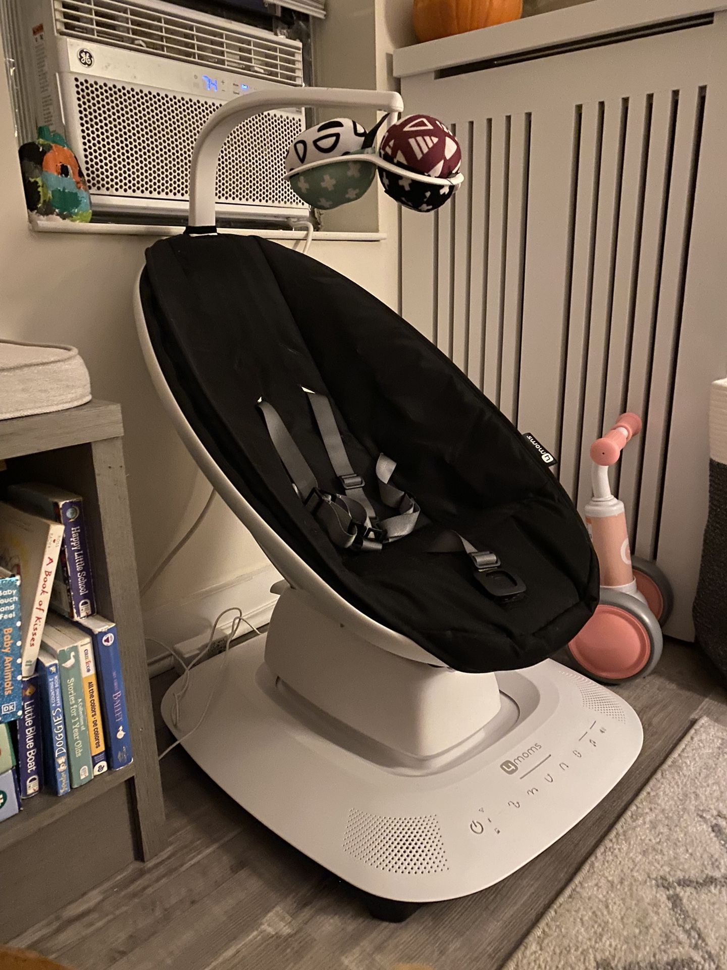 4moms Mamaroo Multi-Motion Baby Swing