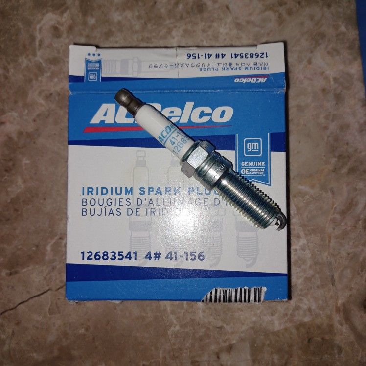 NEW AC DELCO SPARK PLUG 12 683 541