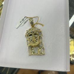 10 K Diamond Pendant 22 Grams 