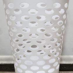 Laundry hamper