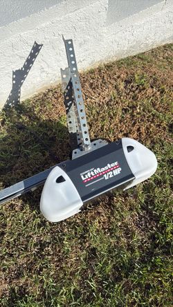 Garage door opener Chamberlin with remote, all works $40