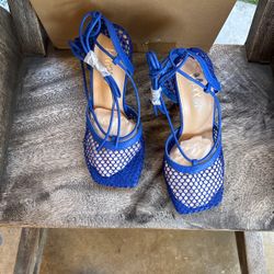 Mixx Shuz Blue Close Toe Fishnet Size 5.5