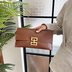 This year’s popular fashion handbag This year‘s popular versatile ins casual bag temperament dinner bag envelope bag