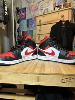 2022 Air Jordan 1 Mid 'Bred Toe' 8.5 men’s