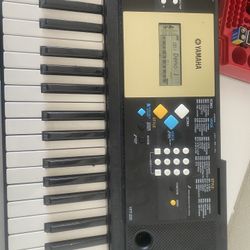 Yamaha keyboard working excellent condition