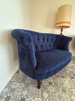 Navy Blue Velvet Tufted Loveseat – Excellent Condition