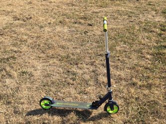 Mongoose kick scooter