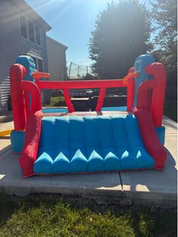 Step 2 kids inflatable basketball bounce house