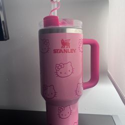 Hello Kitty x Stanley FlowState 40oz Tumbler – Rare & Adorable!