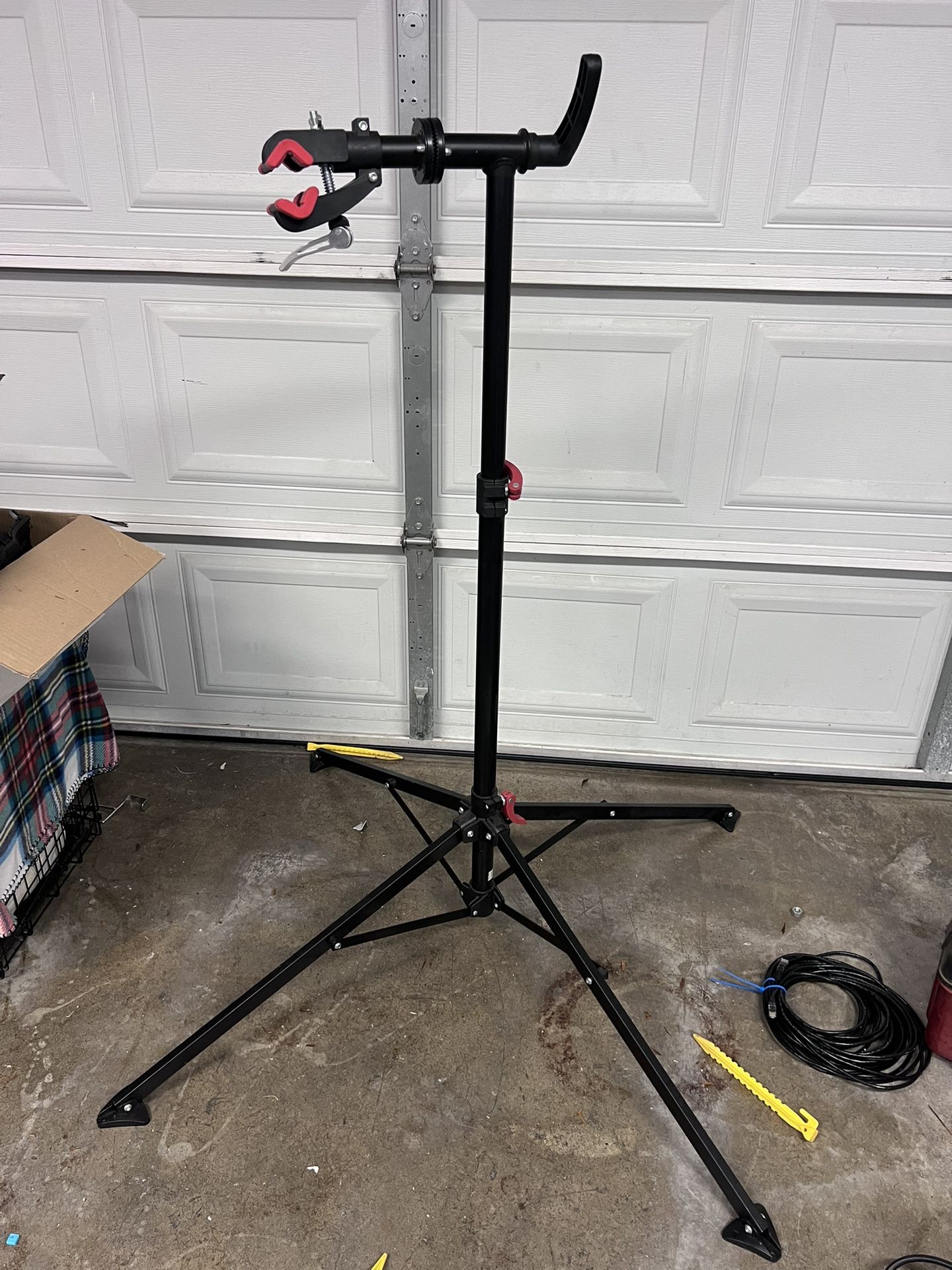 Bike holder to repair bikes
