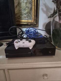 Xbox One Console with Controller and Cables including tv 28 "