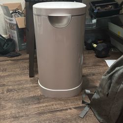 Munchkin Baby trash can