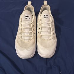Nike Air Max       Size: 10