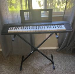 Yamaha NP-12 Portable Keyboard Package Black