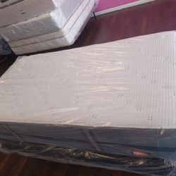 SERTA TWIN SIZE MATTRESS $400. LOCATED 271 SOUTH MAIN ST WOONSOCKET, RI. DELIVERY AVAILABLE. 