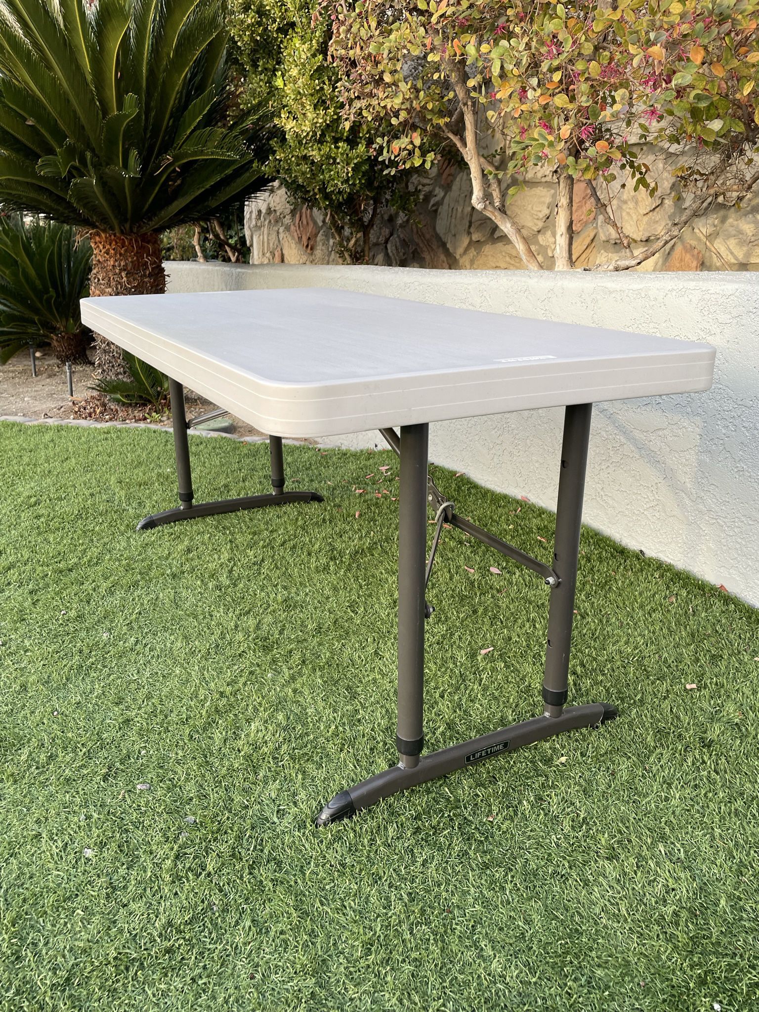 58 x 36 Height Adjustable Foldable Craft Table with Wheels for Sale in City  Of Industry, CA - OfferUp