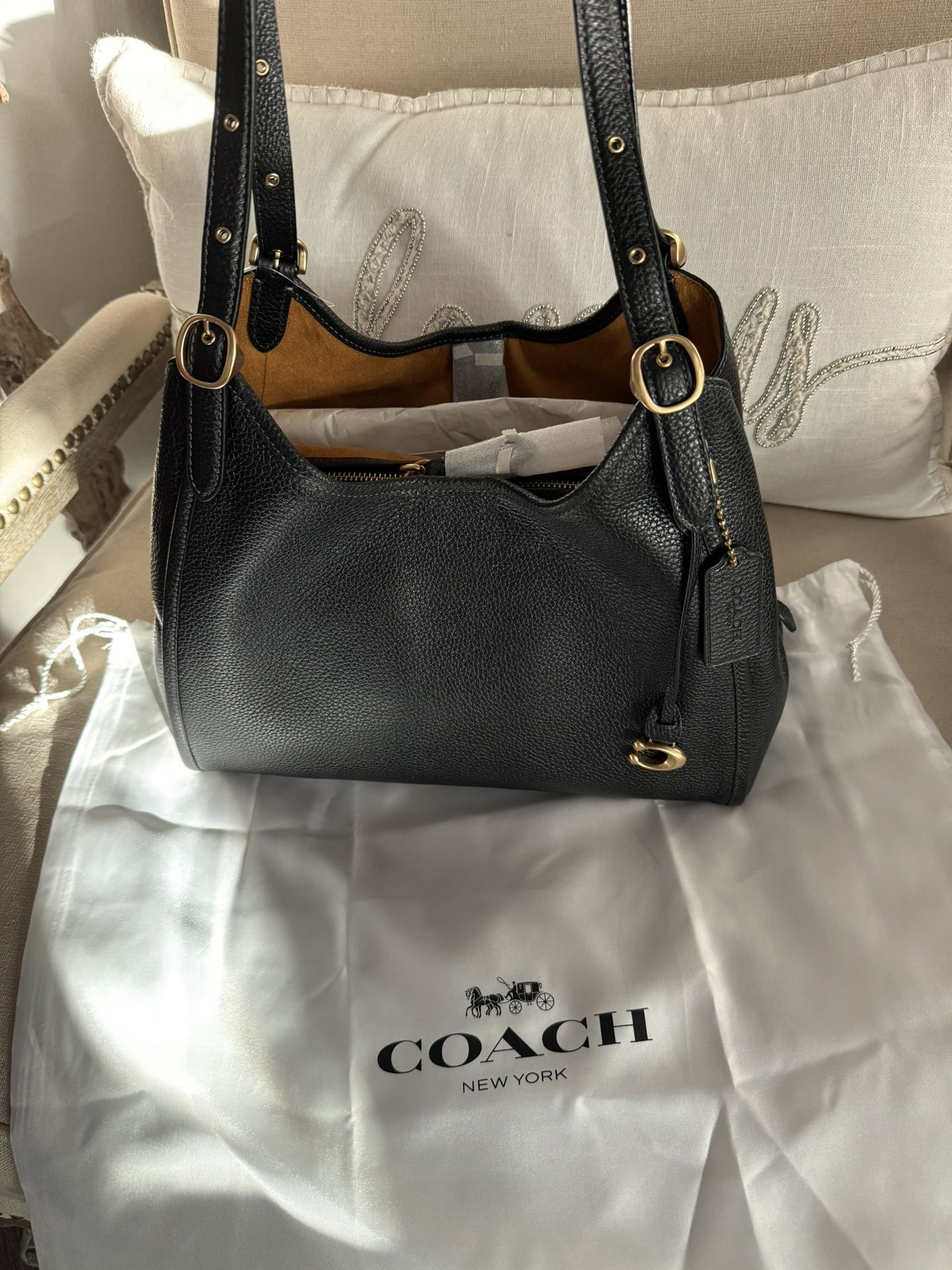 COACH BAG - Bella Medium Leather Shoulder Bag 