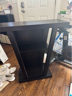 Entrance table