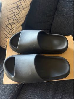 Black Yeezy Slide