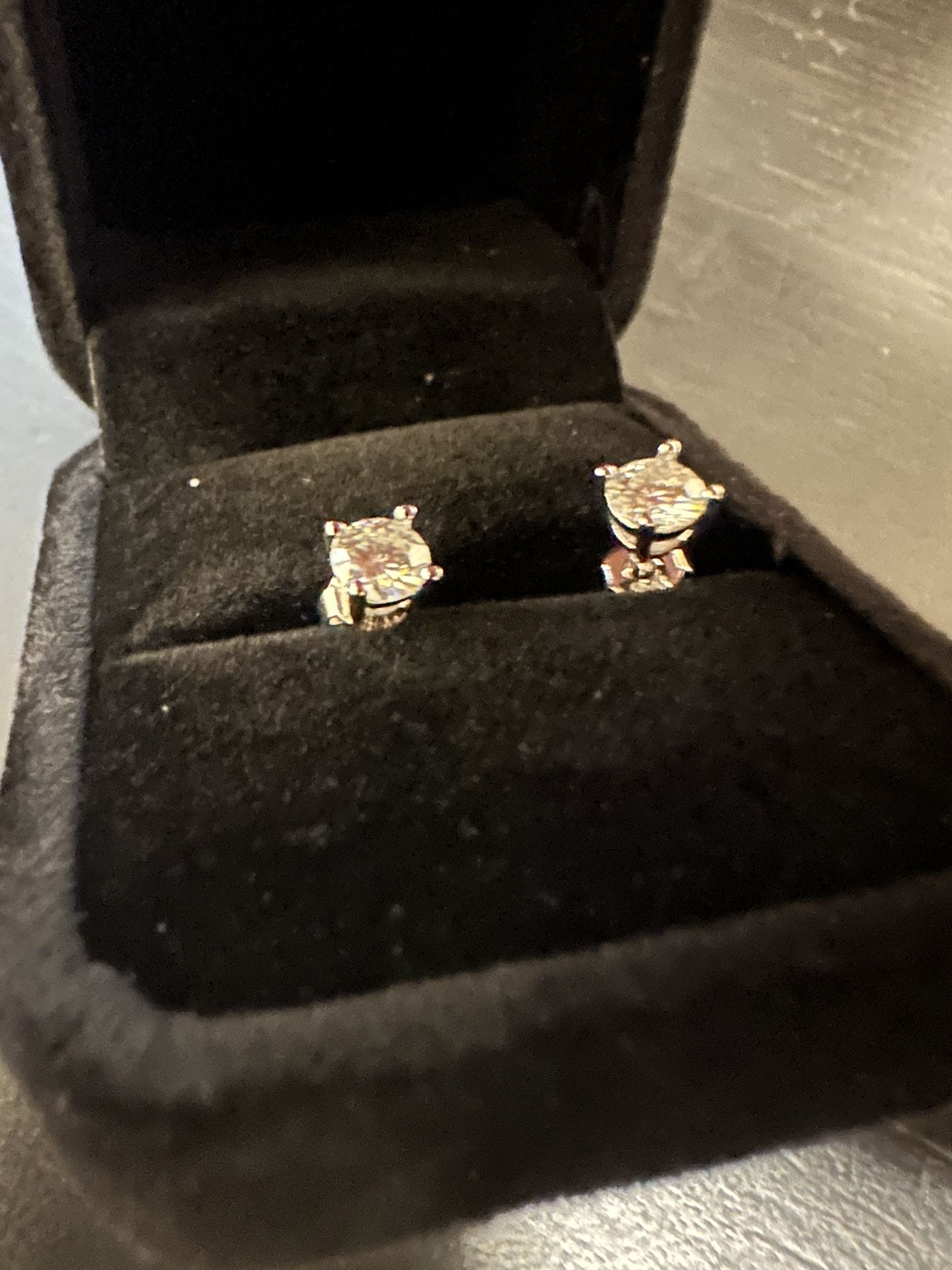 Beautiful Diamond Earrings 1 Carat 