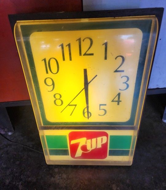 *** VINTAGE 7-UP Wall Clock / Light ***