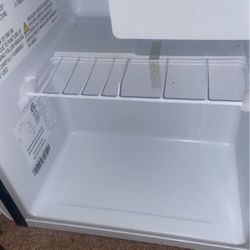 Mini refrigerator 