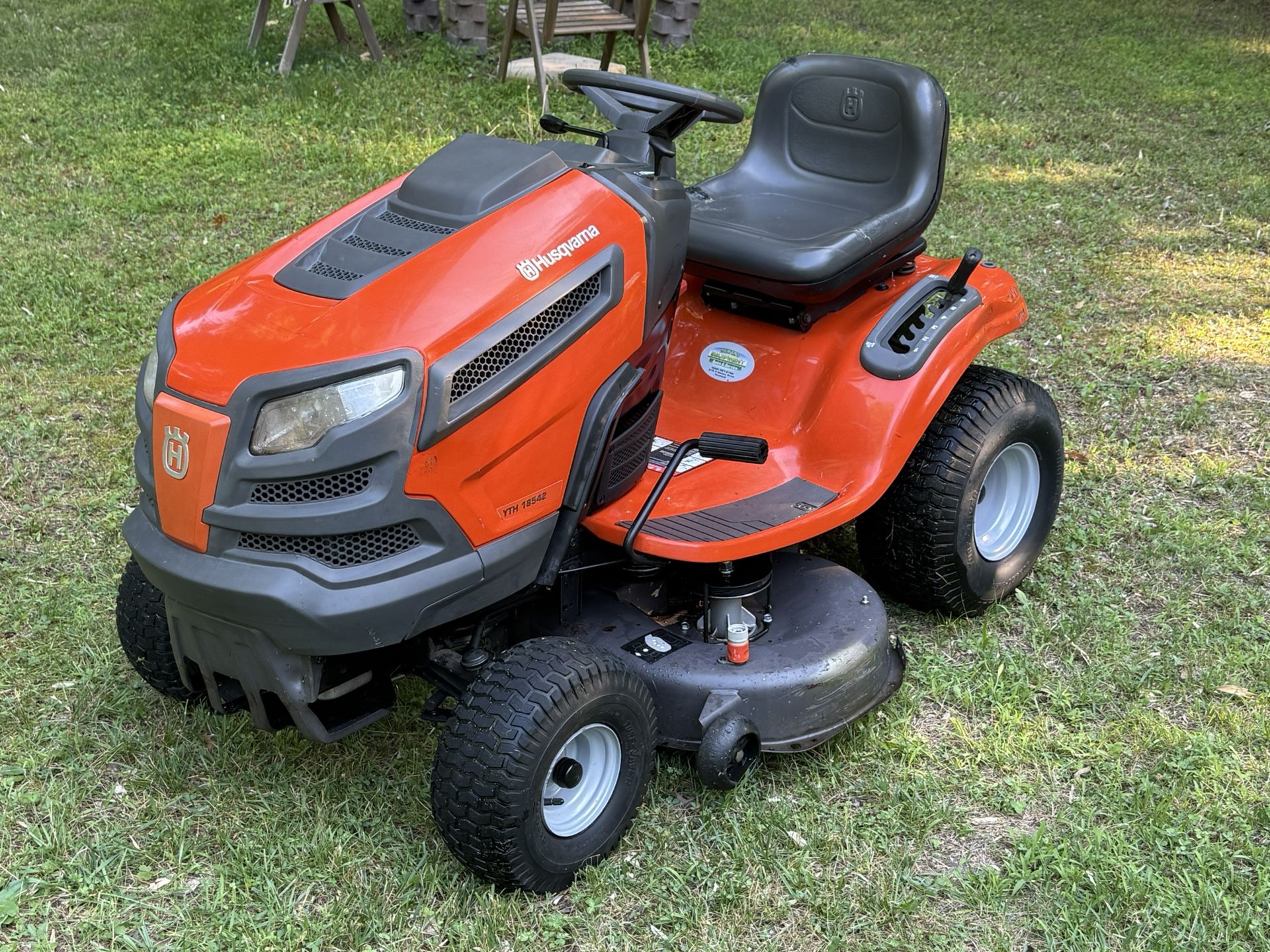 Husqvarna YTH18542 42inch Lown Mover Works Great