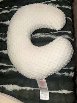 Munchkin C-Shape Nursing Pillow