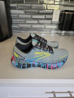 Womens brooks size 8.5