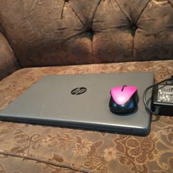 Laptop HP-15-255 G7-AMD-6-8gb Ram-128gb HD SSD Solid-Go-od For Stu-dents.