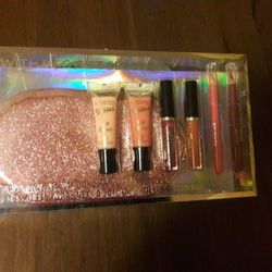 New 7 Piece Lip Set W/ Cosmetic Bag