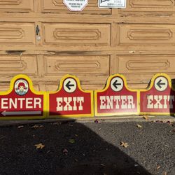 Wendy’s Directional Signs