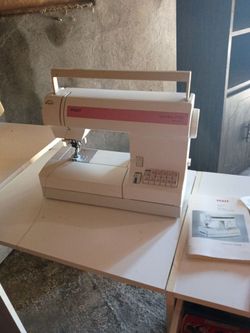 Pfaff tiptoinc 6120 sewingmaschine with a space mate DÇ450 duàl caddy tabel