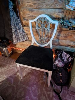 Vintage Antique Solid Mahogany Traditional Duncan Phyfe Style Shield. 