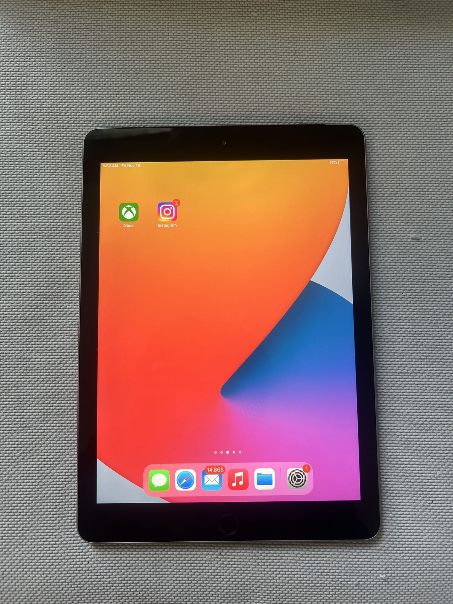 iPad 6th Gen 32GB Works (For Parts Or Repair)