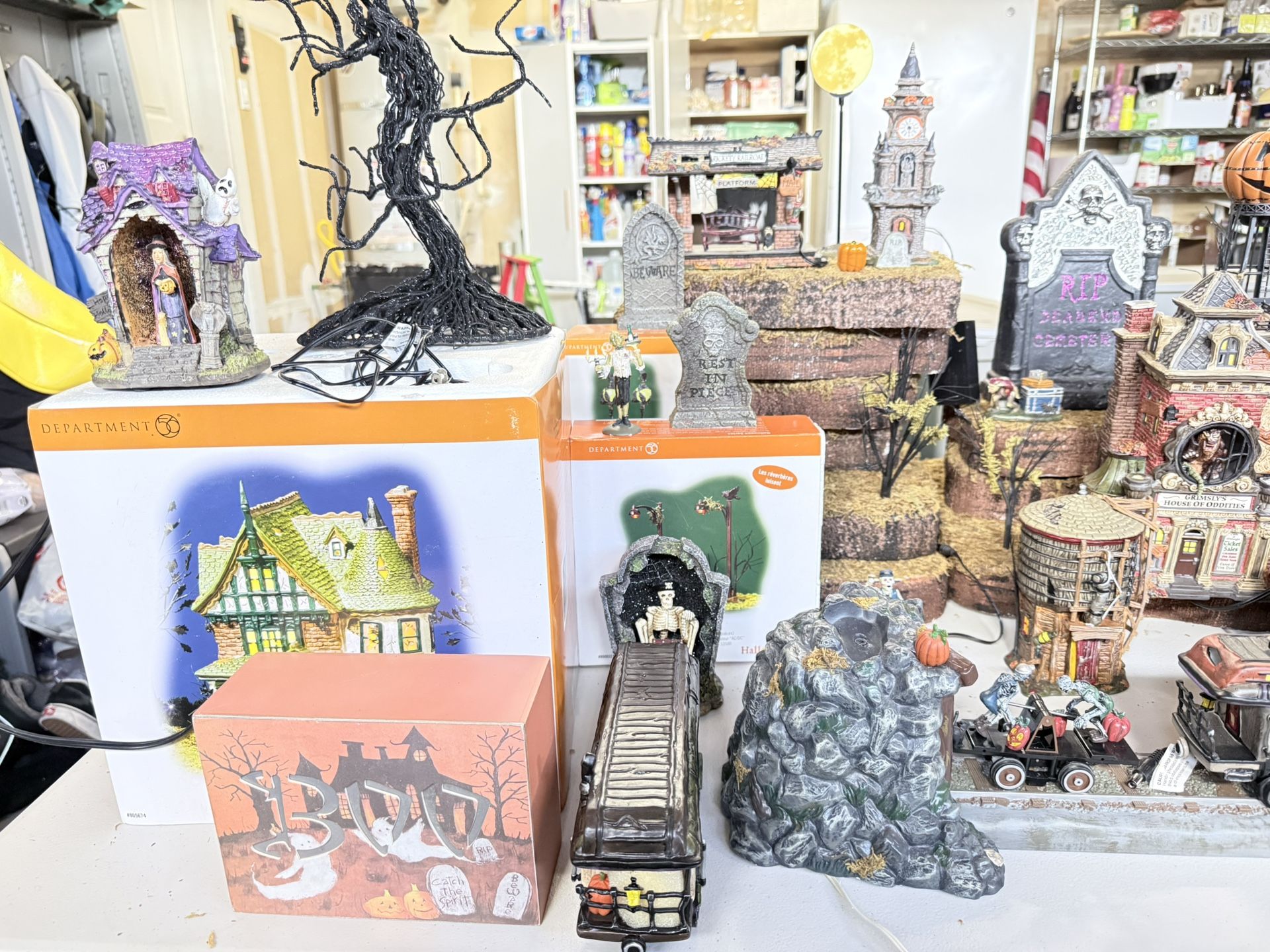 Dept 56 Hallowed Collection. Haunted Railways Along With Light Ip Lanterns.  All In Great Shape. Few Building