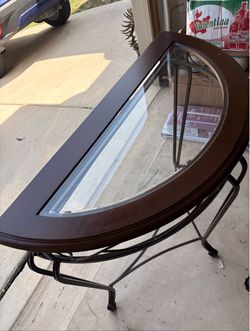 Entrance table