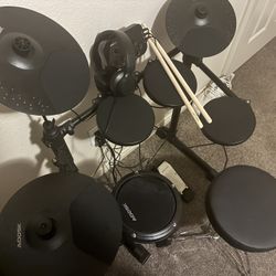 AODSK Electric Drum Set 150 Sounds,4 Quiet Drum Pads,2 Pedal,Throne,Sticks,Electronic Drum with Headphone,AED-400 