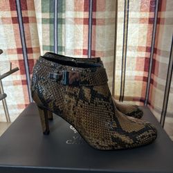 NEW Vince Camuto Booties