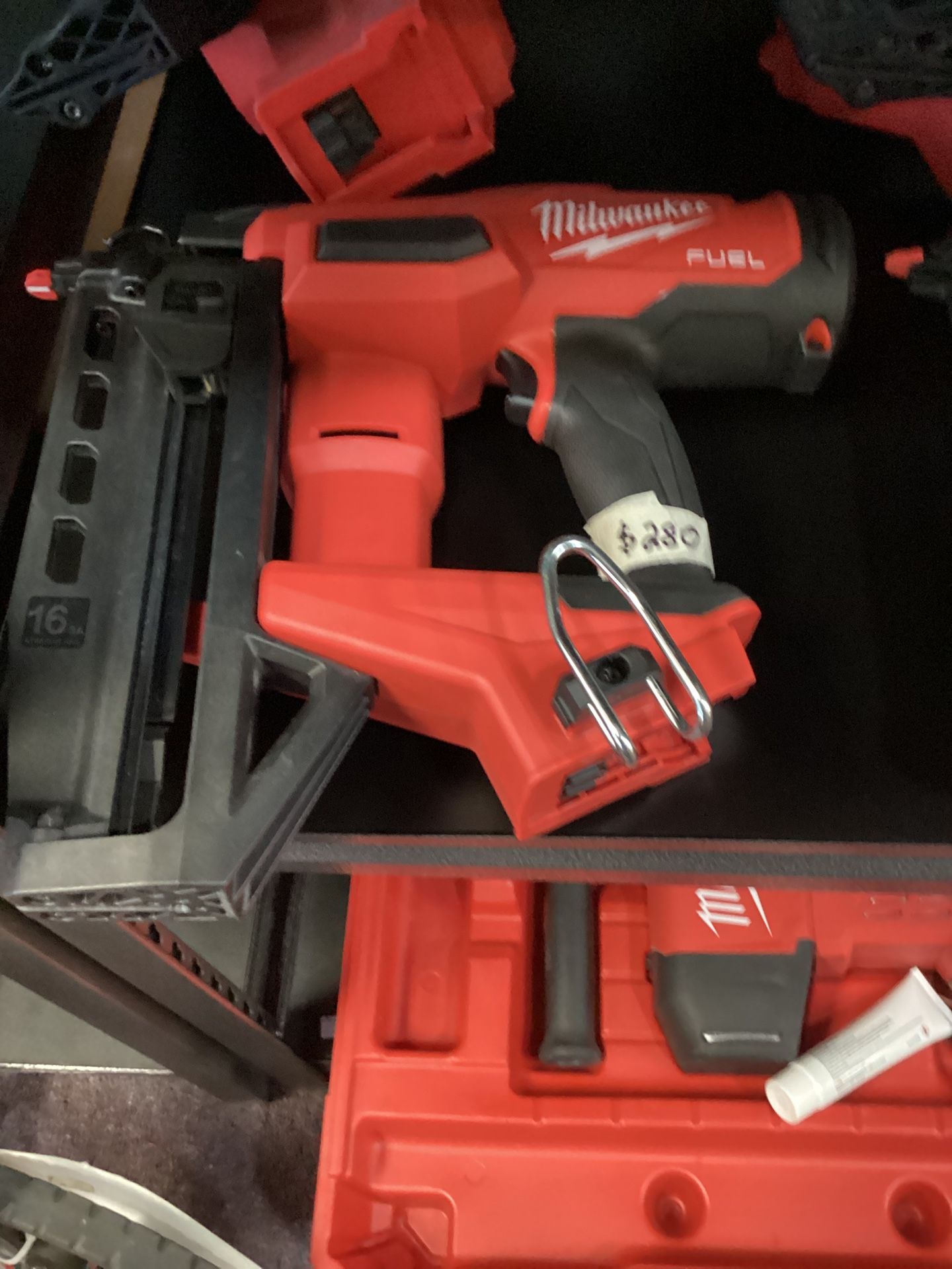 Milwaukee M18 & M12 Fuel Brushless Brad Nailer Narrow Crown Stapler Finish Nailer Roofing Nailer Cable Stapler Framing Nailer