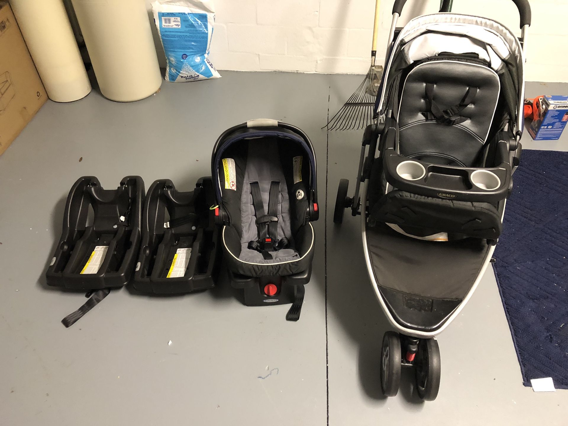 Graco car seat ( stroller and three bases)