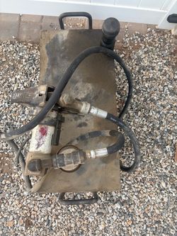 Diesel fuel transfer tank with pump
