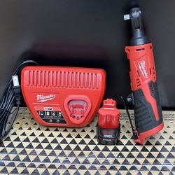 Milwaukee 3/8 Ratchet Kit Battery & Charger M12