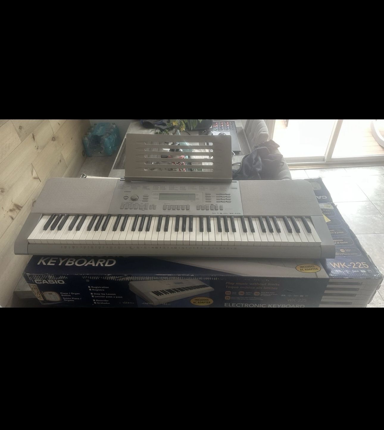 Casio WK-225 Keyboard Synthesizer