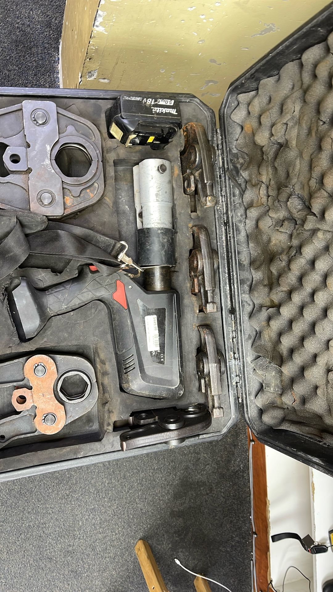 Vevor Box Battery Crimping Tool