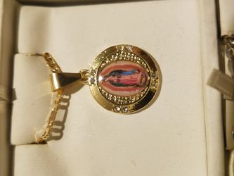 Cadena con dige de la virgen de guadalupe de oro laminado