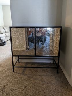 Mirror cabinet