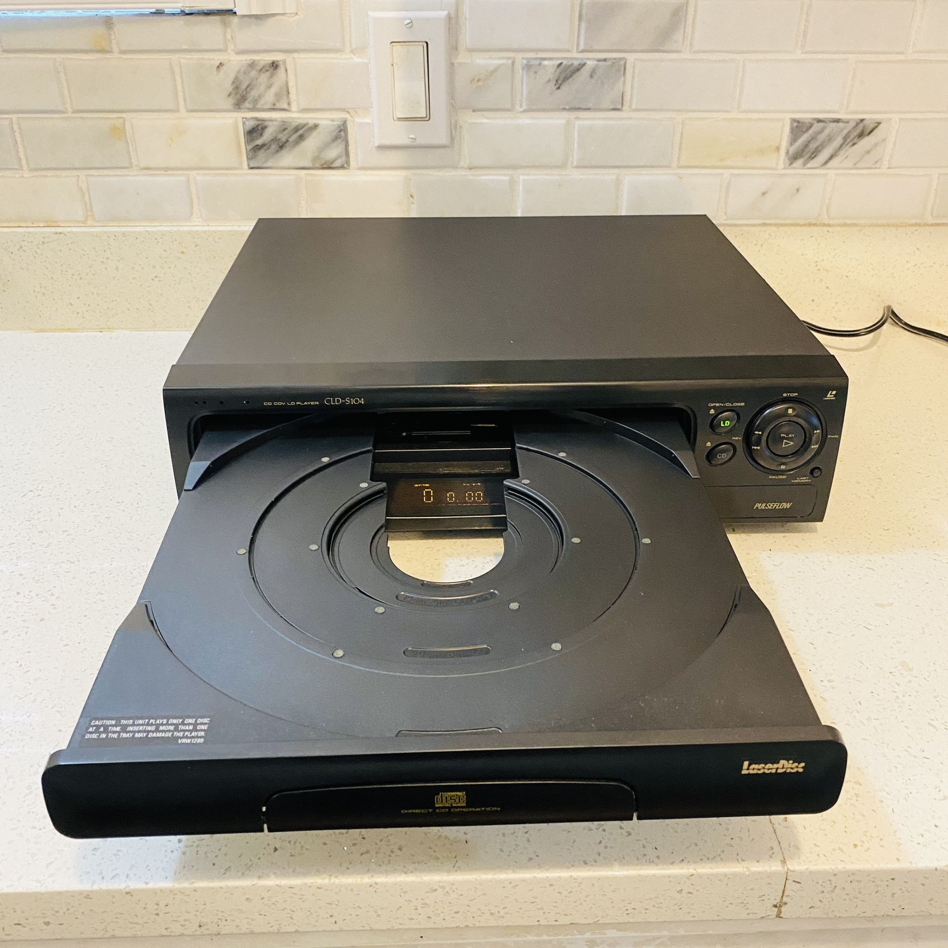 Pioneers CLD S104 Laserdisc/CD/CDV LD Player 1995 Made In Japan Vintage  Works great